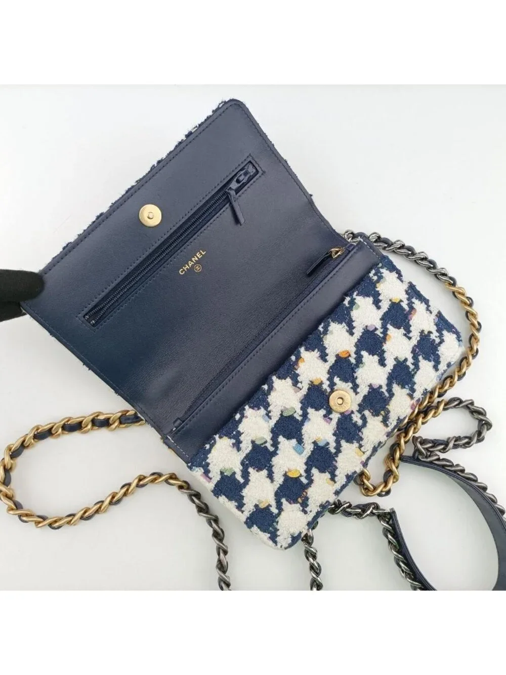 Chanel 19 Flap Bag Houndstooth White Navy Fabric
